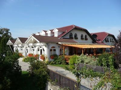 Sziget Hotel&Restaurant Tarján Eksteriør bilde